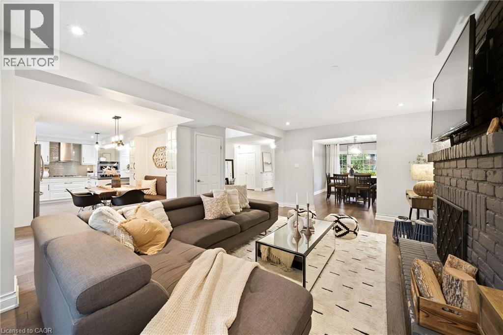 3277 Woodside Avenue, Burlington, ON