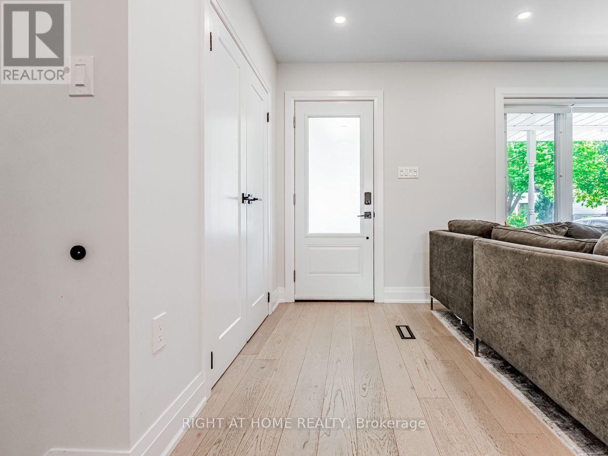 883 Francis Road, Burlington, ON