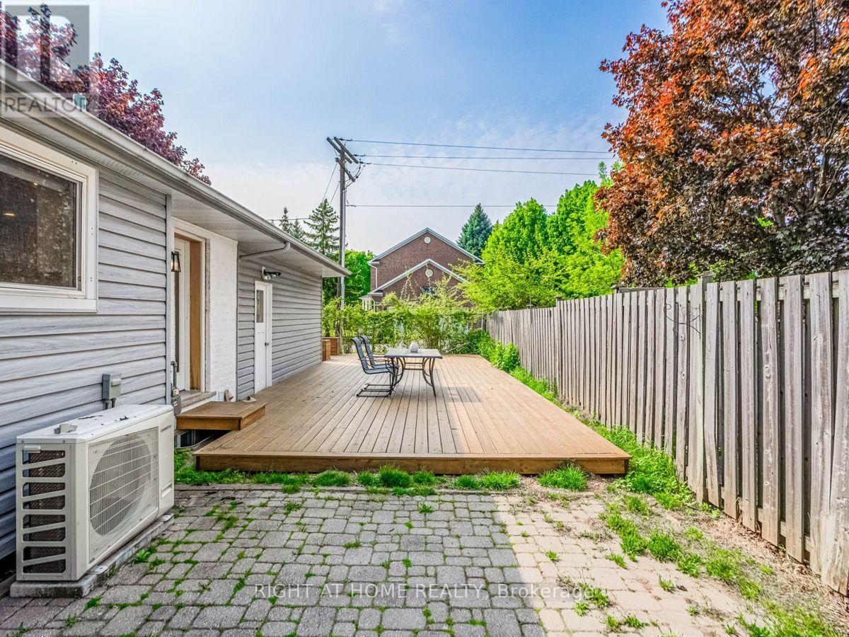 883 Francis Road, Burlington, ON