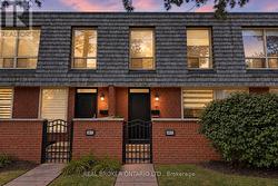 3 - 69 UPPER CANADA DRIVE Toronto, ON M2P 2A2