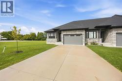 483 KIP LANE Plympton-Wyoming, ON N0N 1T0