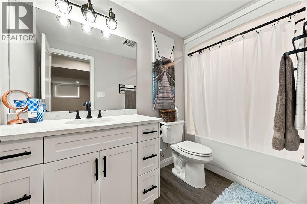 483 Kip Lane, Plympton-Wyoming, ON
