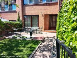 6 LAURIE SHEPWAY Toronto, ON M2J 1X6