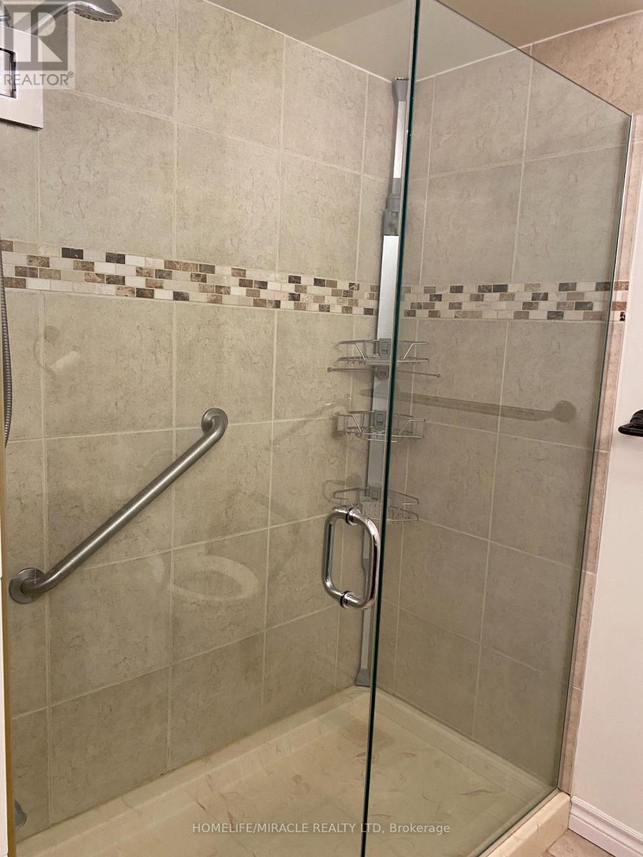 6856 Darcel Avenue, Mississauga, ON
