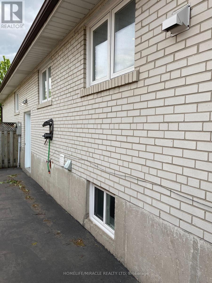 6856 Darcel Avenue, Mississauga, ON