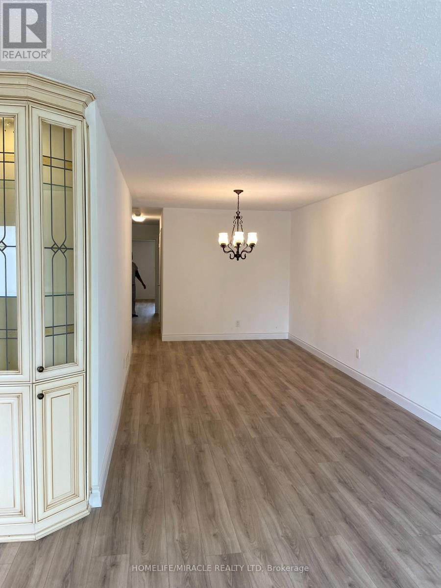 6856 Darcel Avenue, Mississauga, ON
