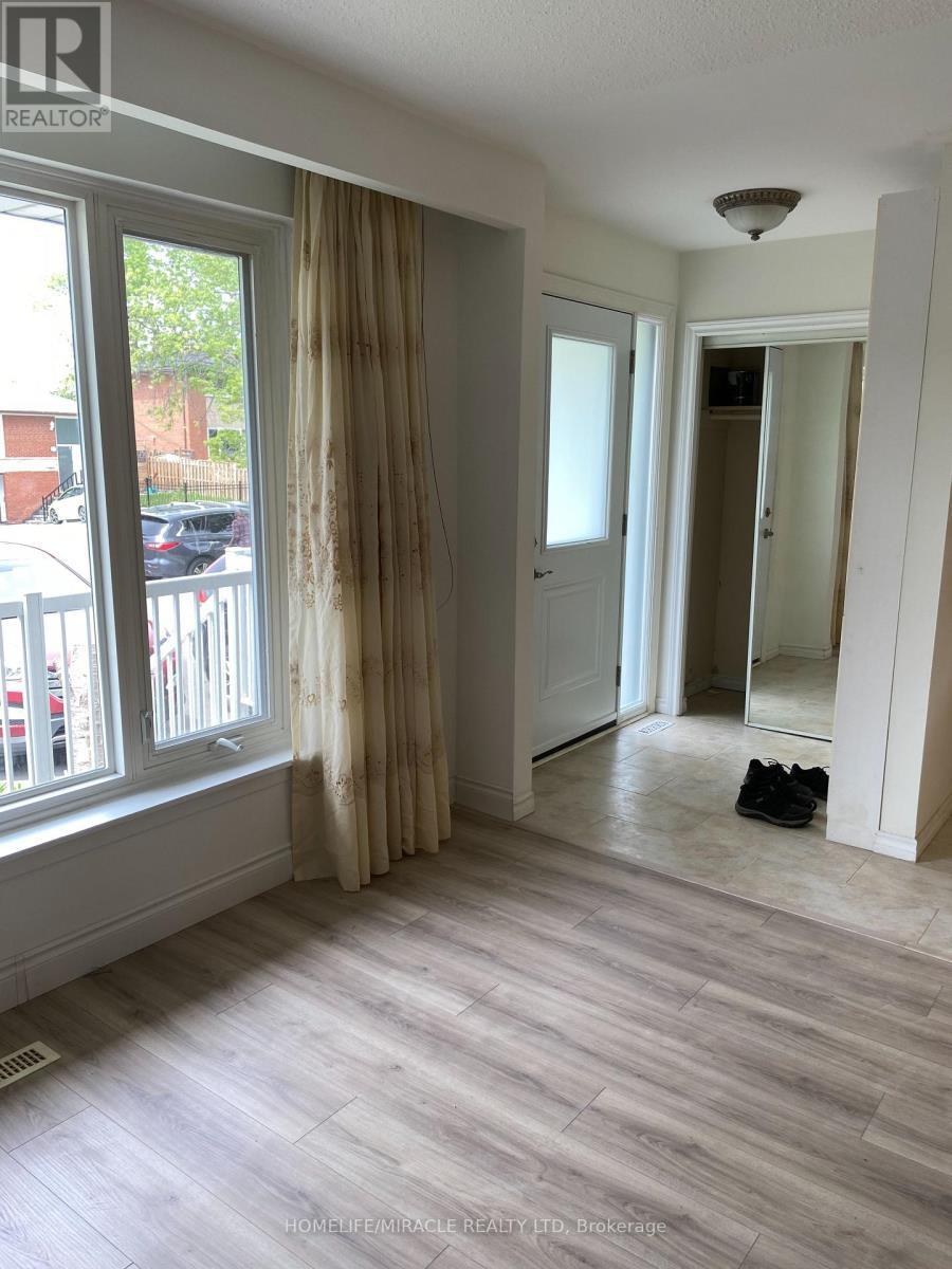 6856 Darcel Avenue, Mississauga, ON