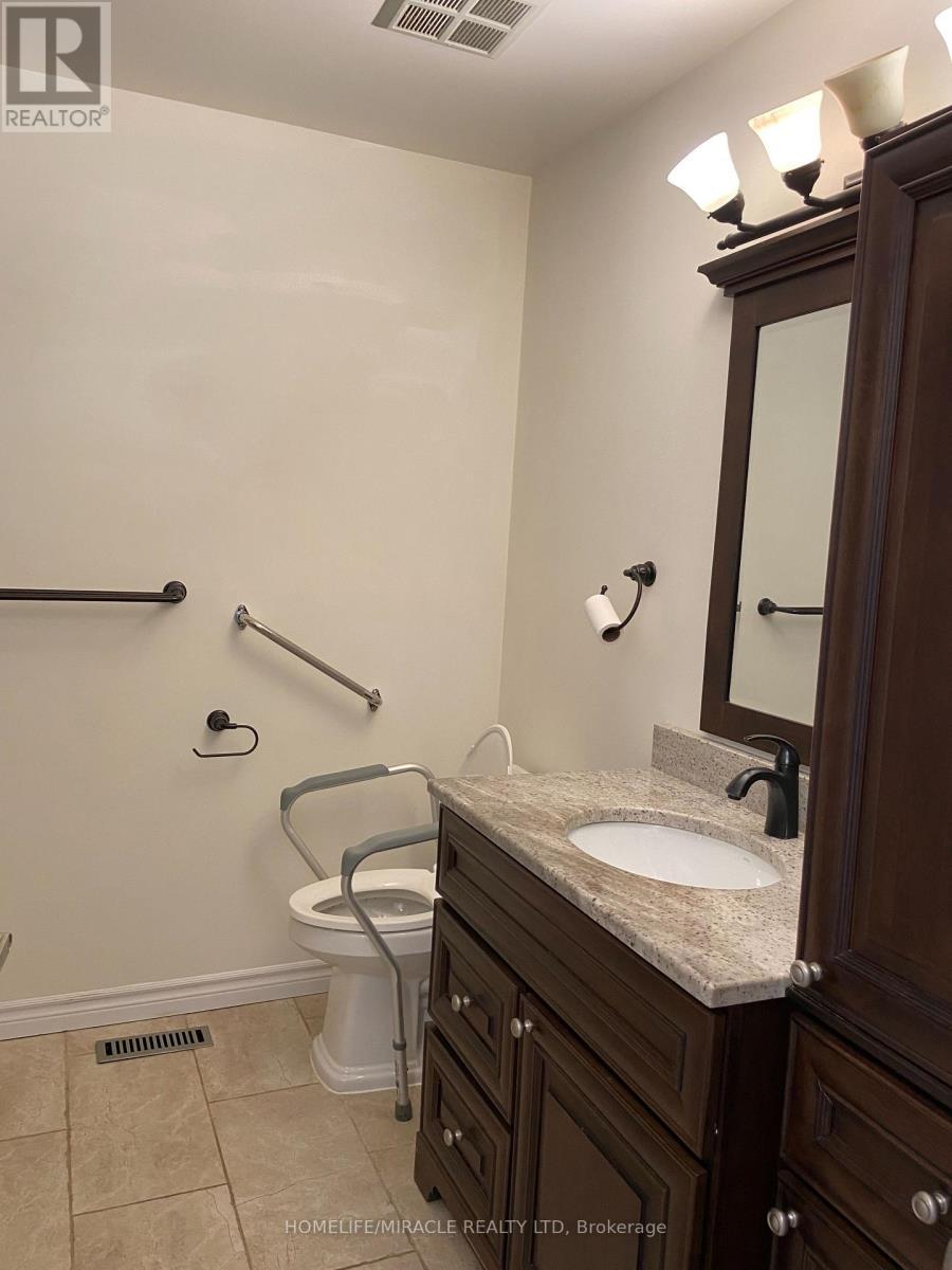 6856 Darcel Avenue, Mississauga, ON