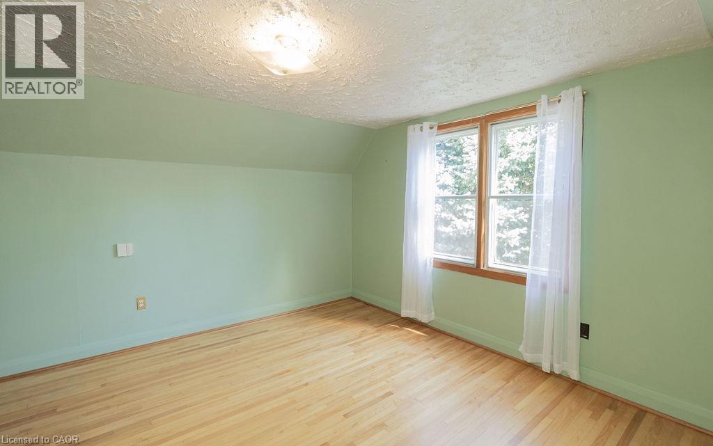 no low knee walls! - 296 East 21St Street, Hamilton, ON