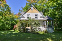 1076 Ch. Dunant Sainte-Anne-Des-Lacs, QC J0R 1B0