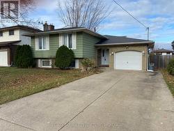 UPPER - 9 STONEGATE DRIVE St. Catharines (Secord Woods), ON L2P 3K9