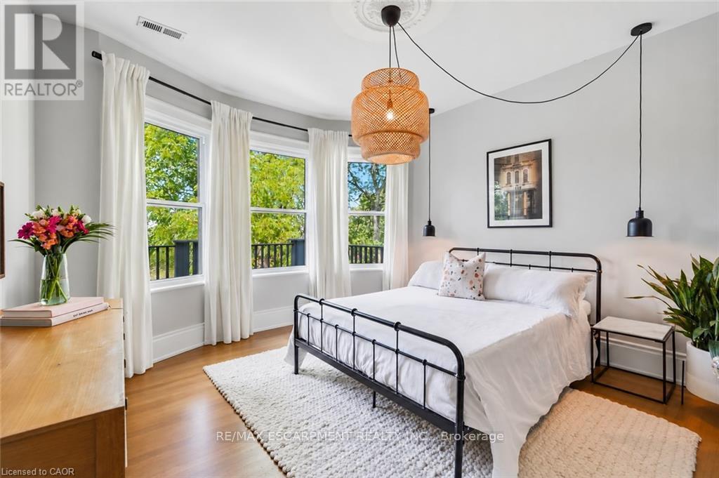 2 Freeman Place, Hamilton, ON
