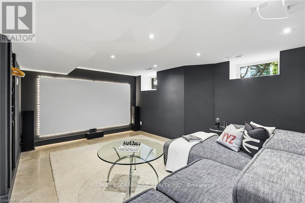 2 Freeman Place, Hamilton, ON