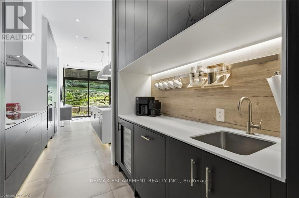 2 Freeman Place, Hamilton, ON