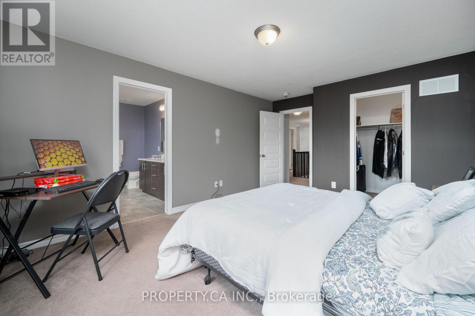Primary suite, ample closet space - 125 Sweetvalley Drive, Ottawa, ON