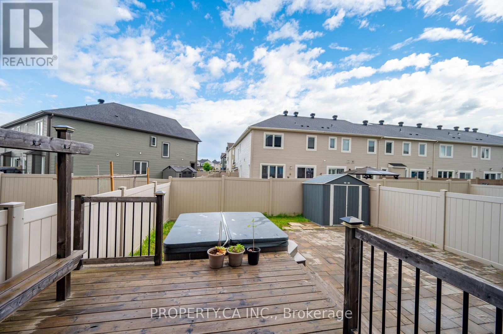 Private deck, perfect to relax - 125 Sweetvalley Drive, Ottawa, ON