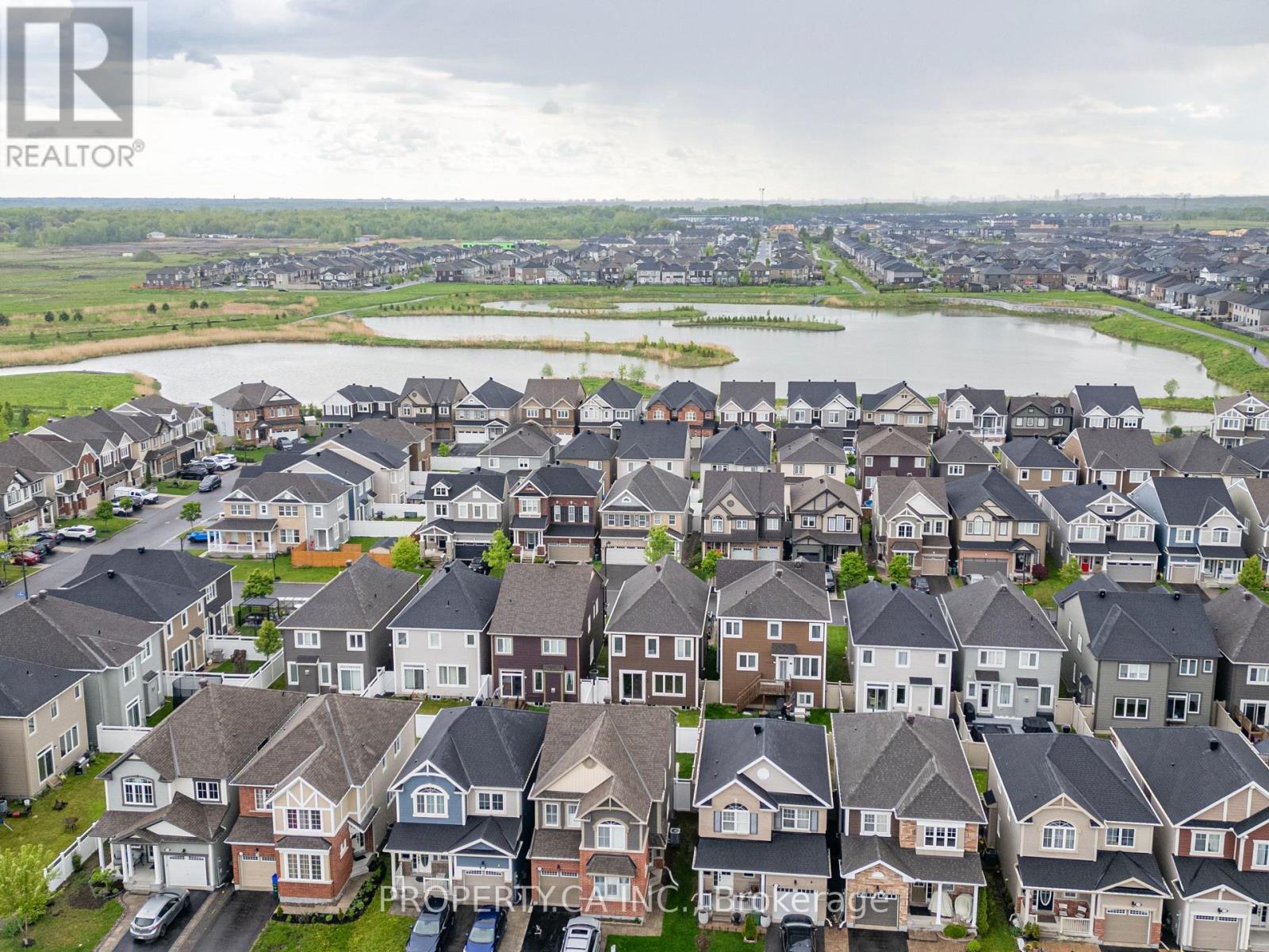 Aerial of the family-friendly area - 125 Sweetvalley Drive, Ottawa, ON