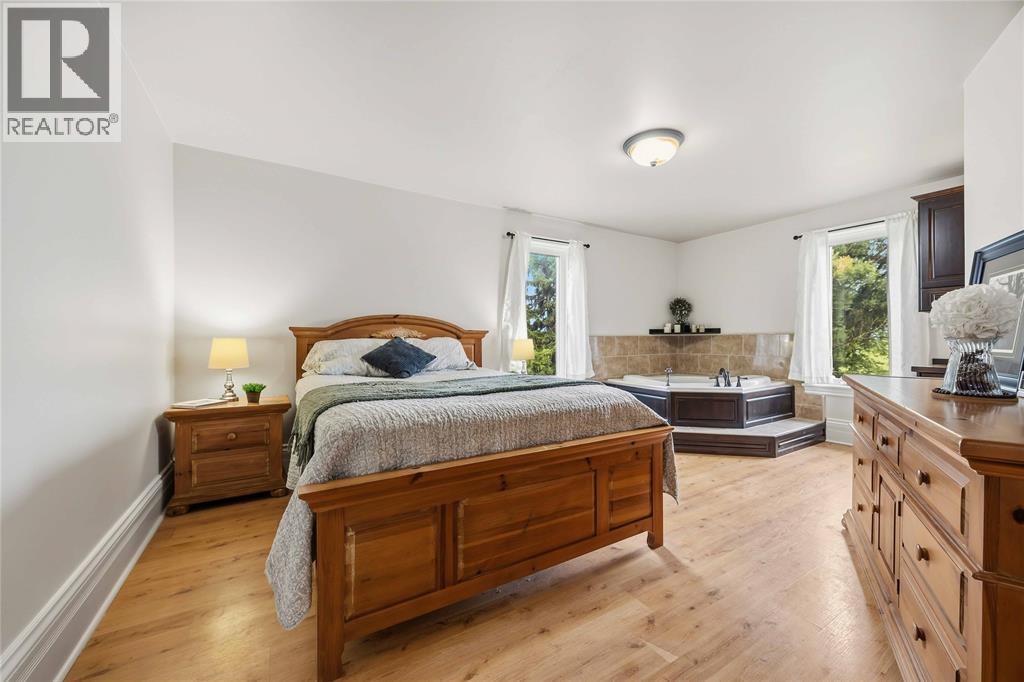 5458 Douglas Line, Plympton-Wyoming, ON