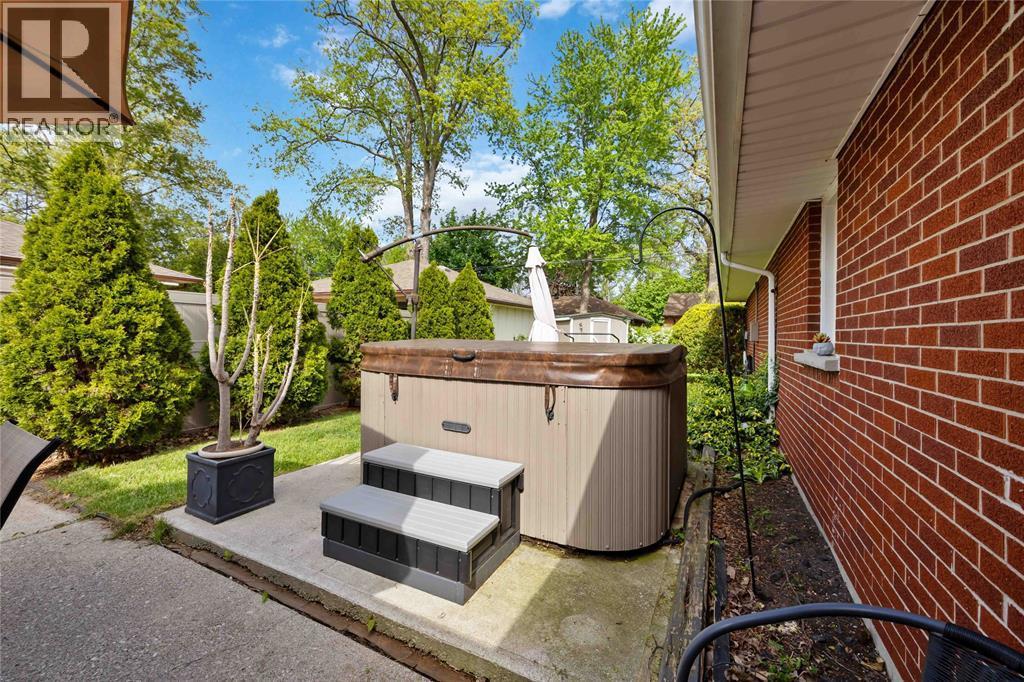 1242 Marcin Road, Sarnia, ON