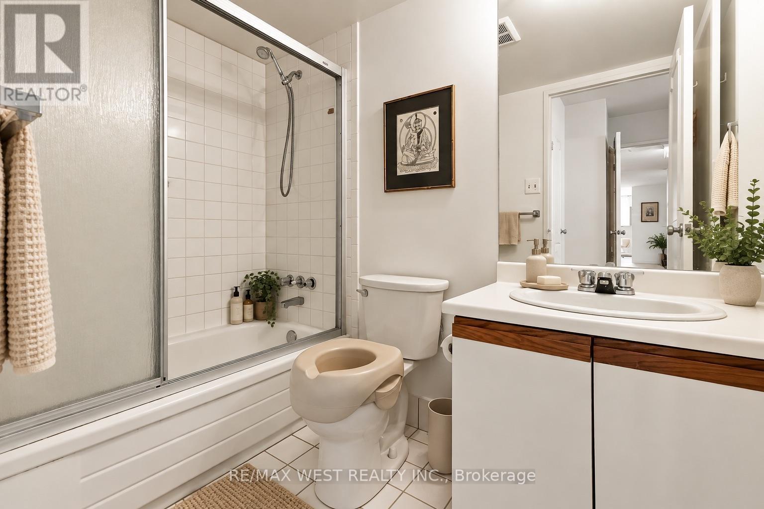 PRIMARY BATH ( 4 PC ) - 2702 - 80 Antibes Drive, Toronto, ON