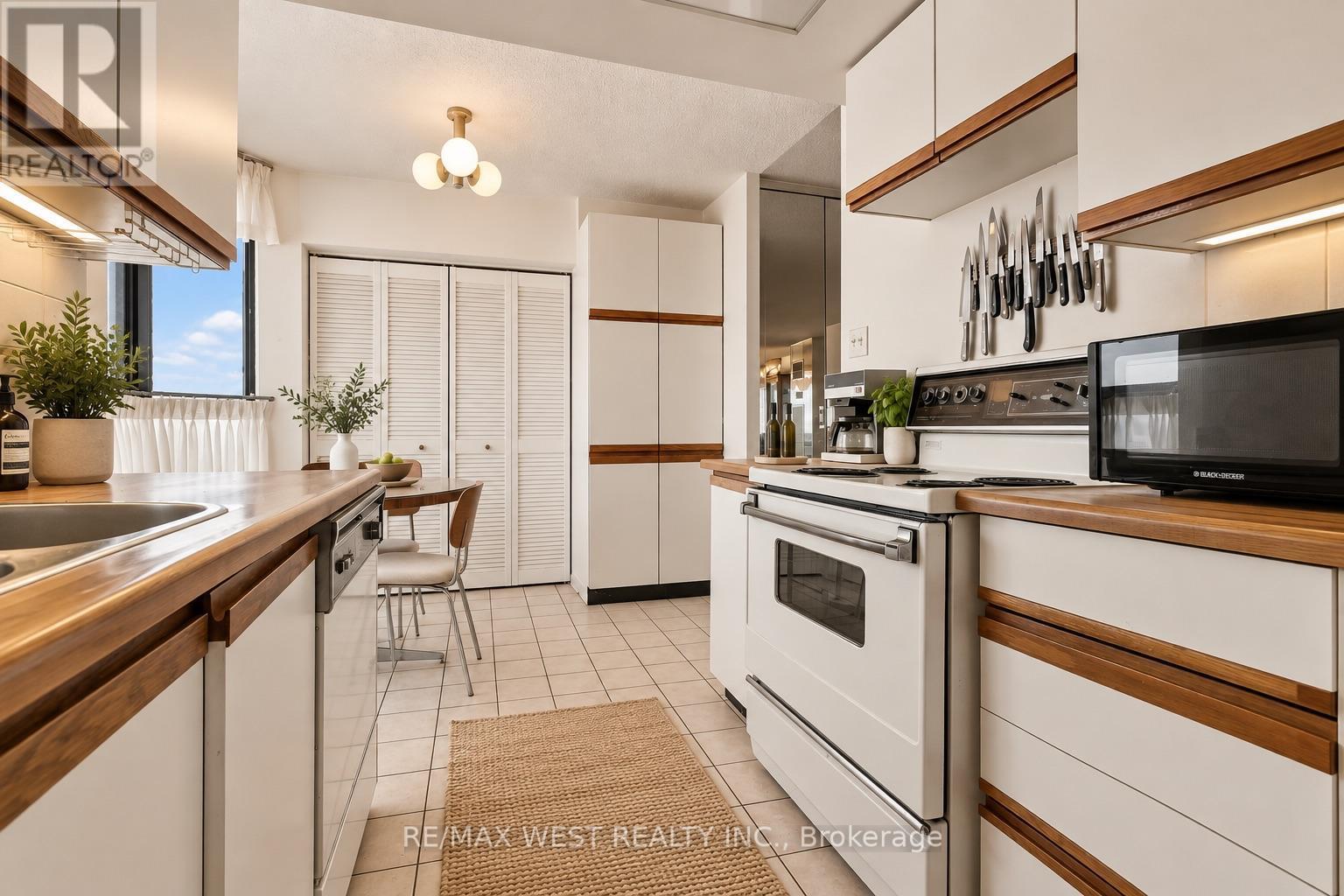 KITCHEN - 2702 - 80 Antibes Drive, Toronto, ON