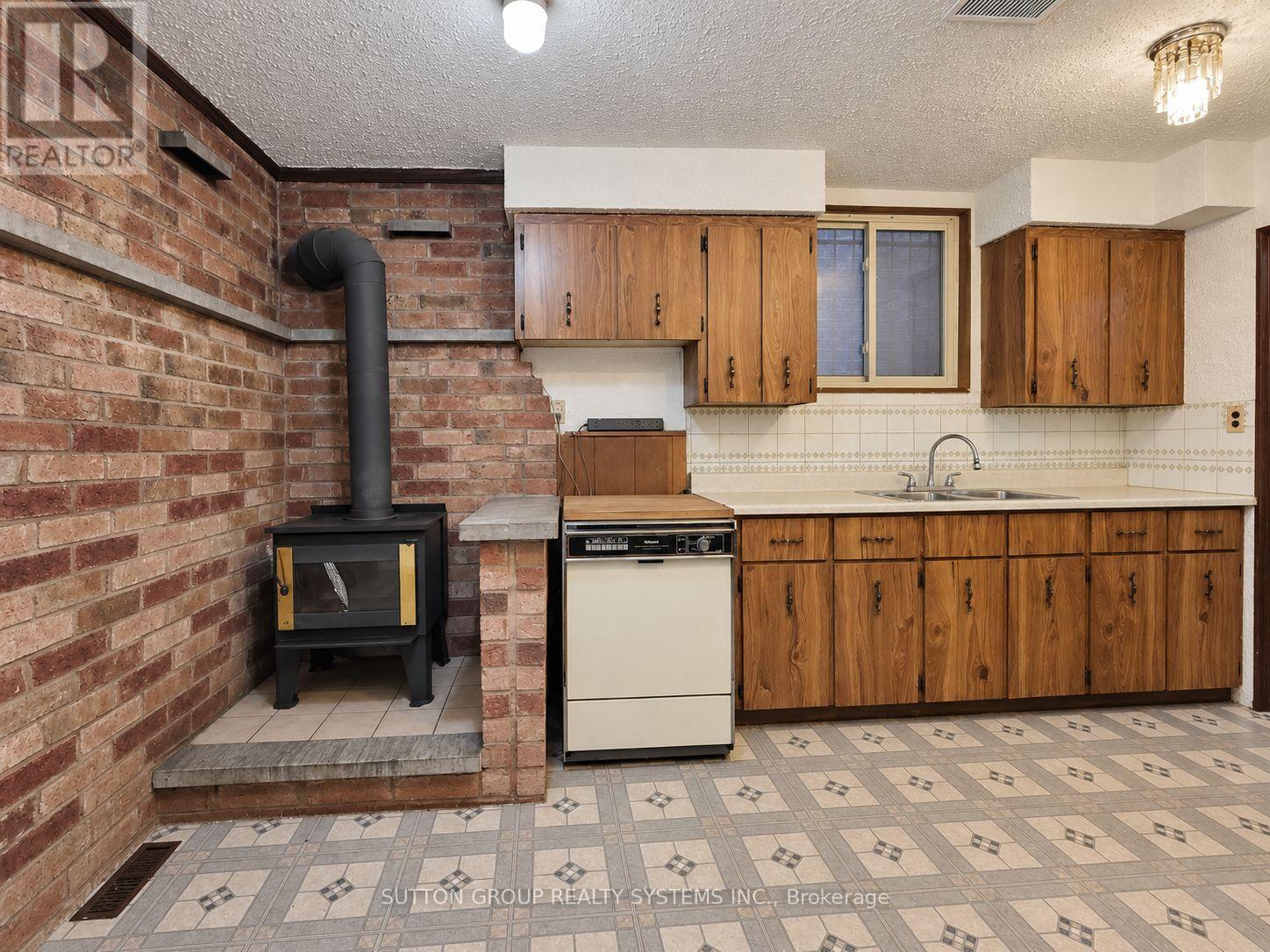142 Ennerdale Road, Toronto, ON