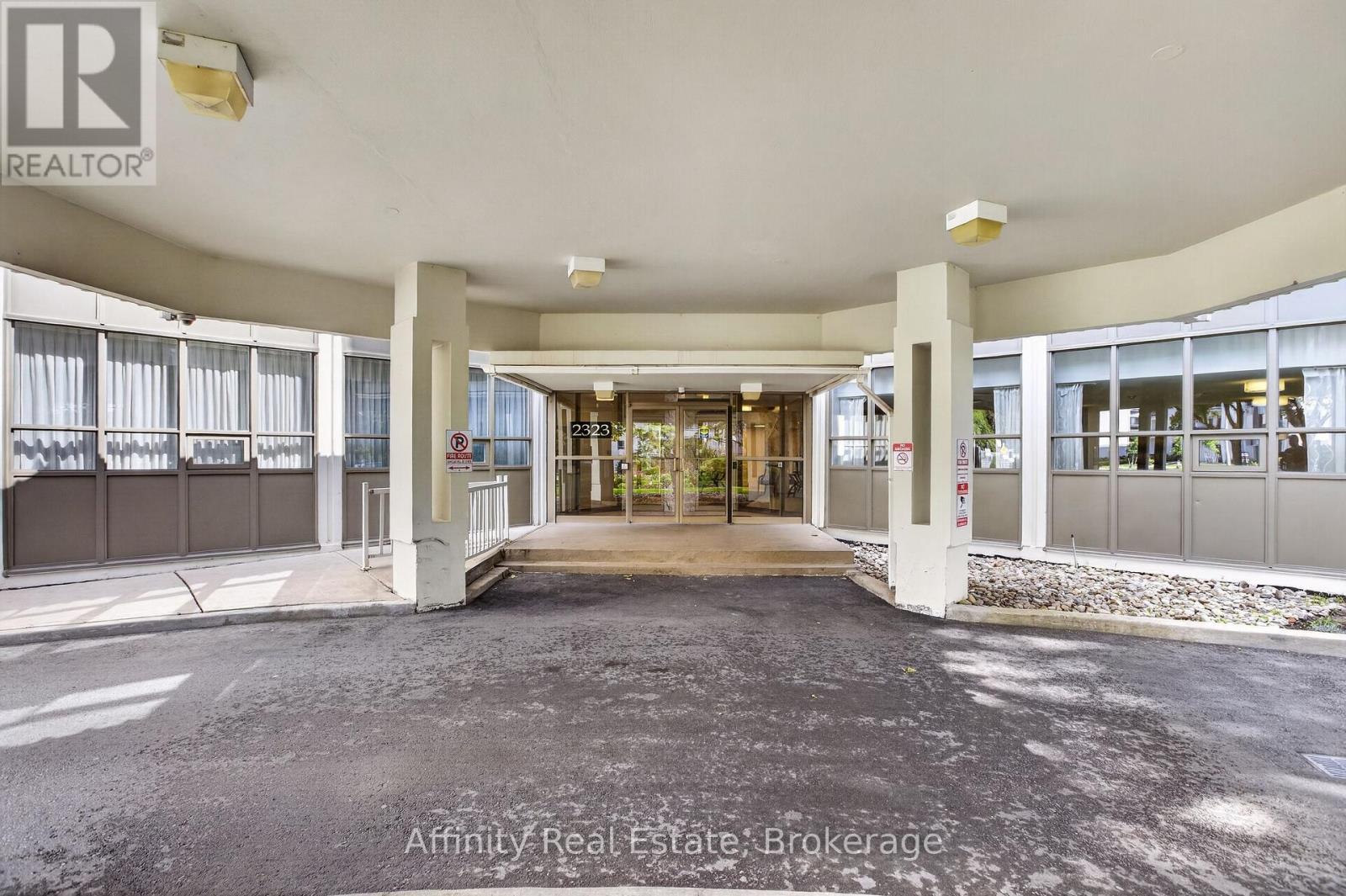 808 - 2323 Confederation Parkway, Mississauga, ON