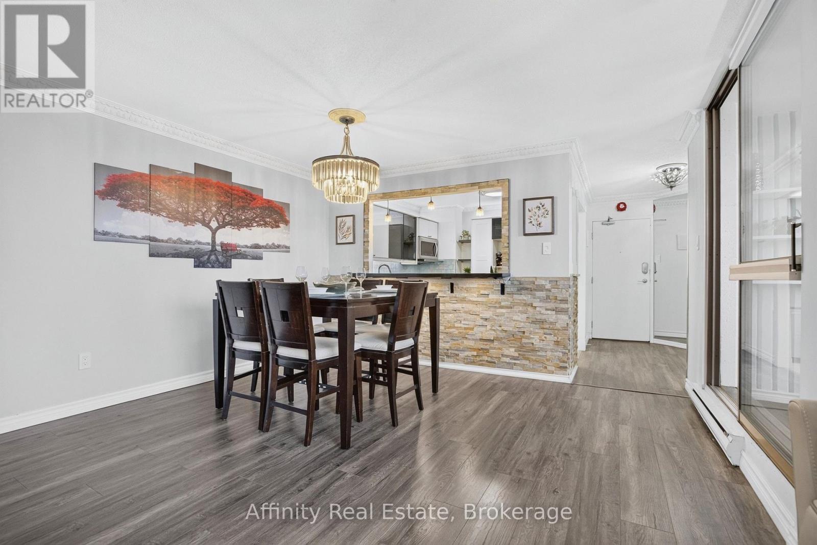 808 - 2323 Confederation Parkway, Mississauga, ON