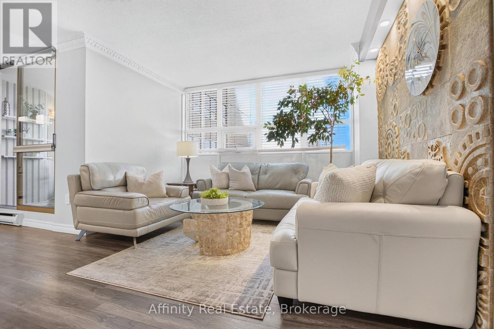 808 - 2323 Confederation Parkway, Mississauga, ON