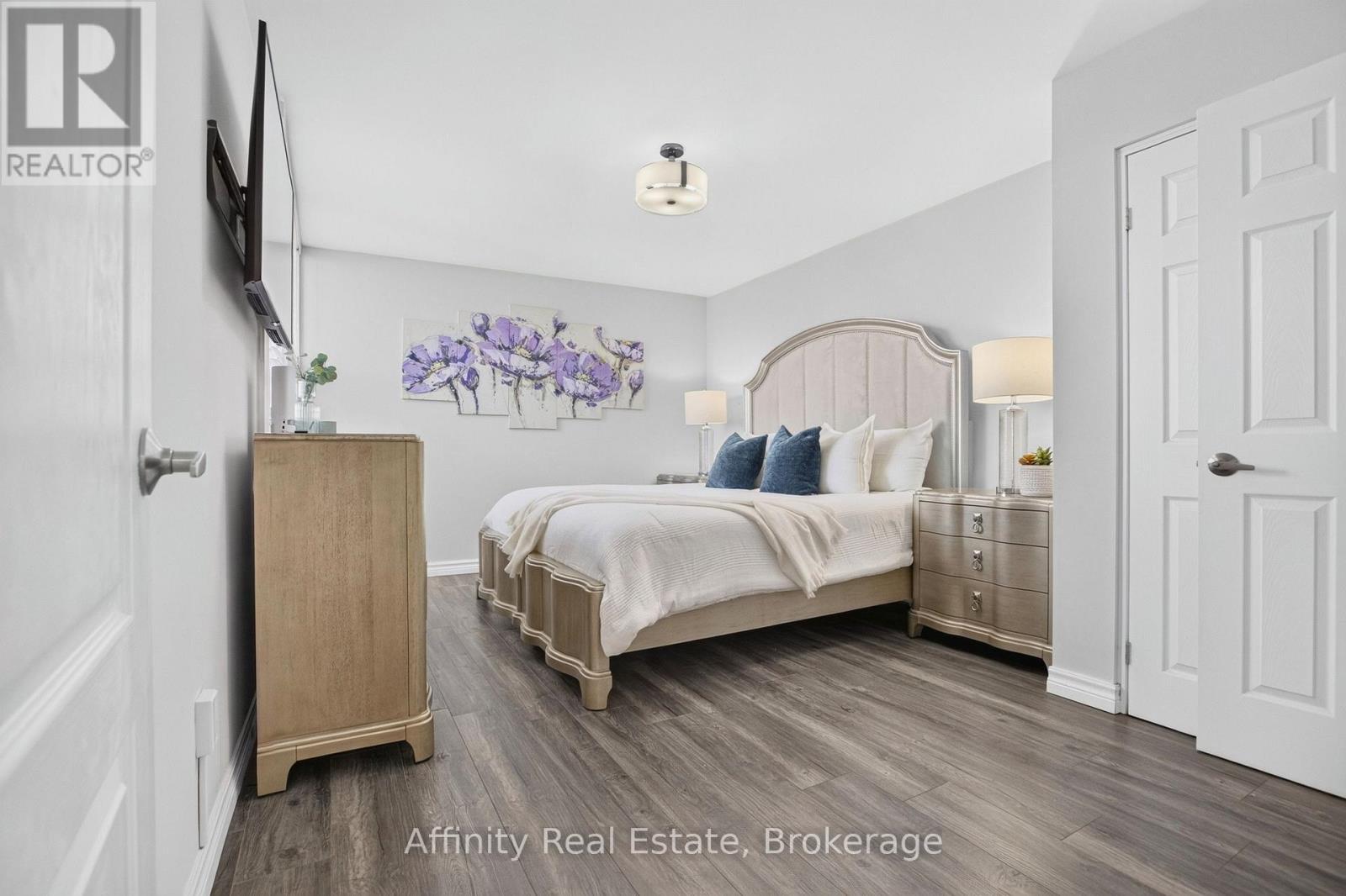 808 - 2323 Confederation Parkway, Mississauga, ON