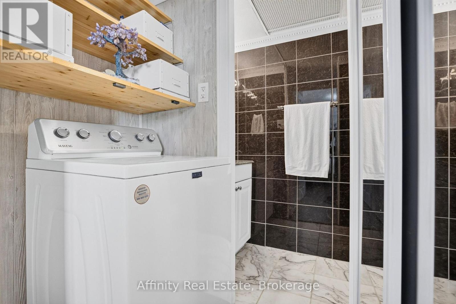 808 - 2323 Confederation Parkway, Mississauga, ON