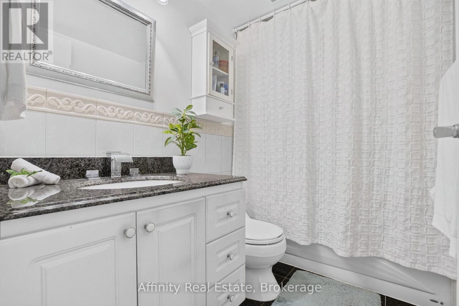 808 - 2323 Confederation Parkway, Mississauga, ON
