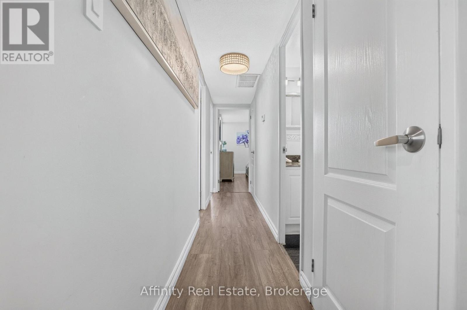 808 - 2323 Confederation Parkway, Mississauga, ON