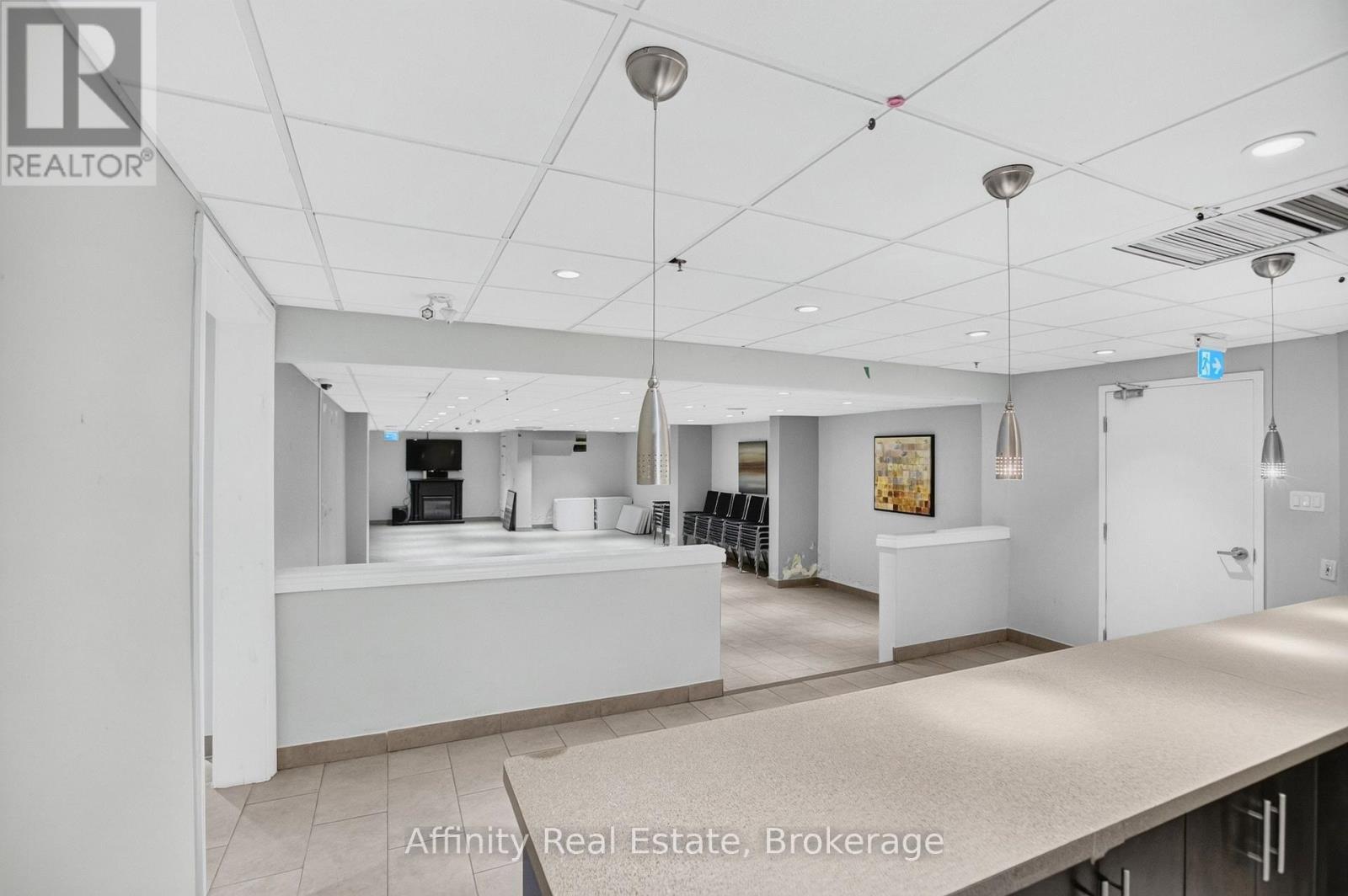 808 - 2323 Confederation Parkway, Mississauga, ON