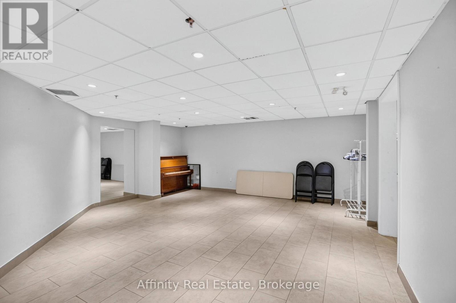 808 - 2323 Confederation Parkway, Mississauga, ON