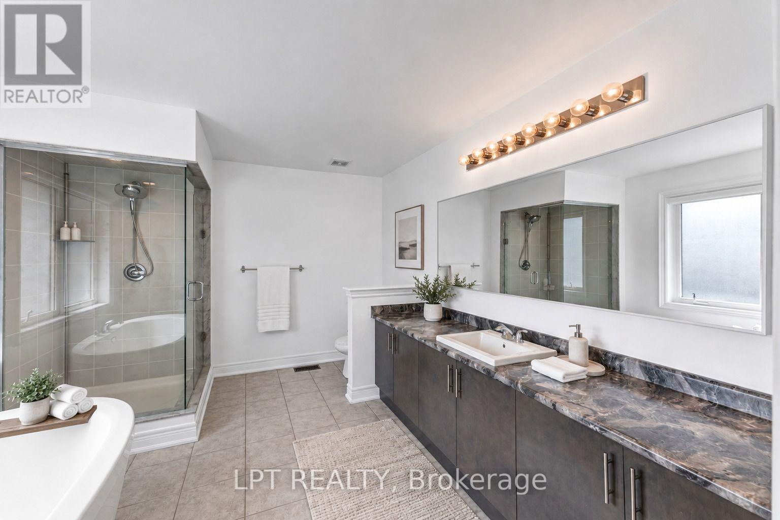 Virtually Staged Primary Ensuite - 33 Mondial Crescent, East Gwillimbury, ON