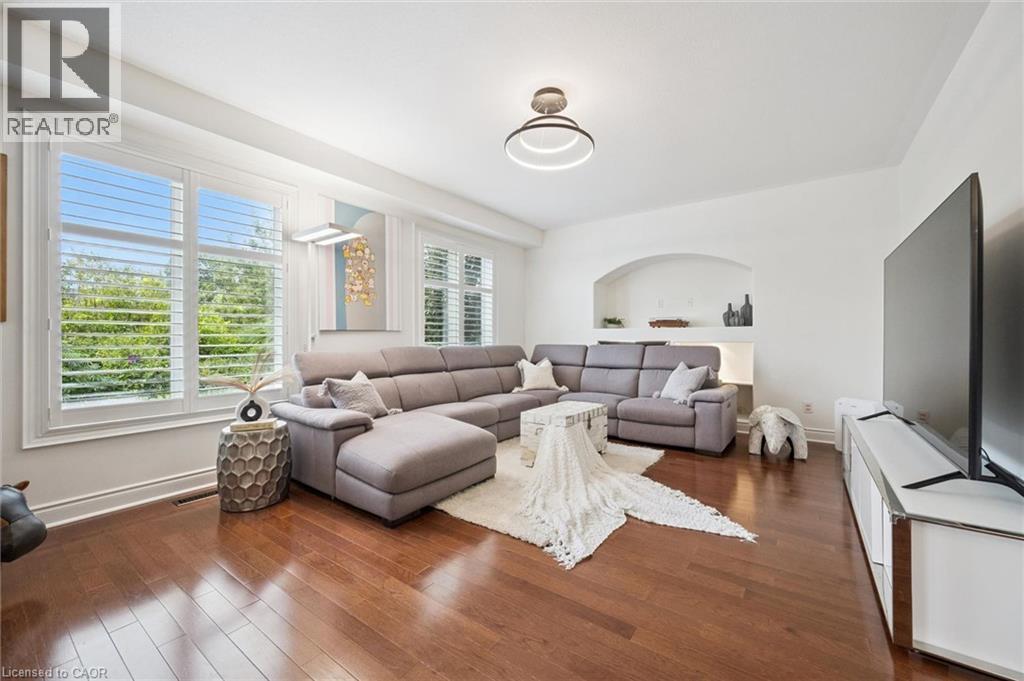 Hardwood flooring, plantation shutters, recessed wall niche, and built-in shelving - 517 Topper Woods Crescent, Kitchener, ON