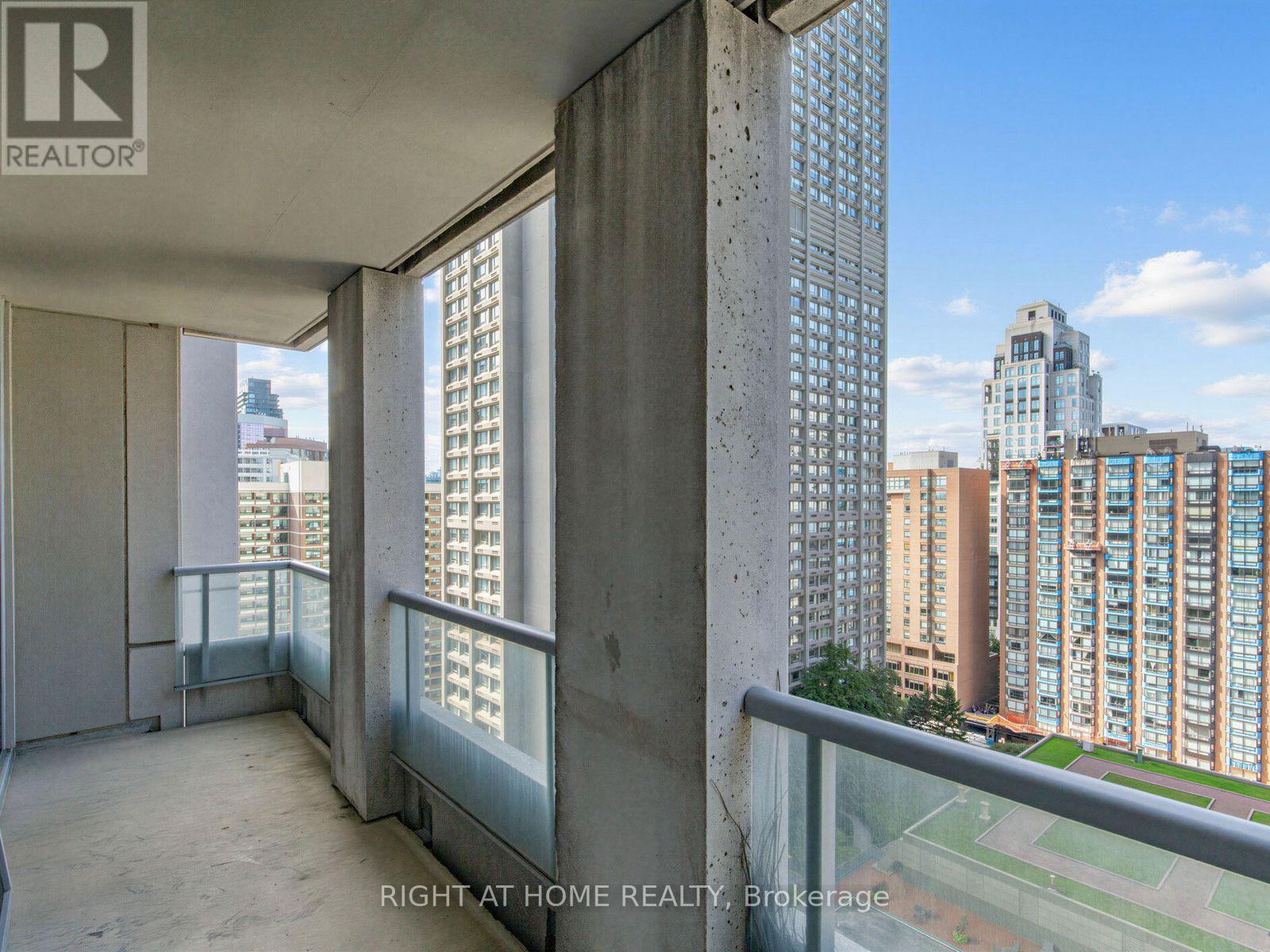1810 - 35 Balmuto Street, Toronto, ON