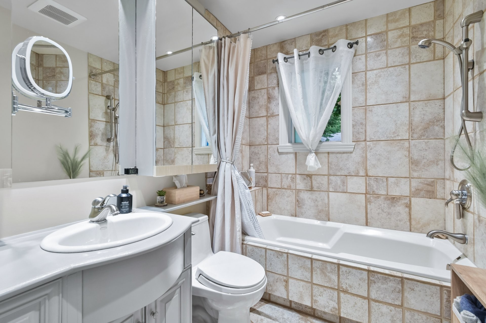 Salle de bains - 38 Av. De Bruyères, Lorraine, QC