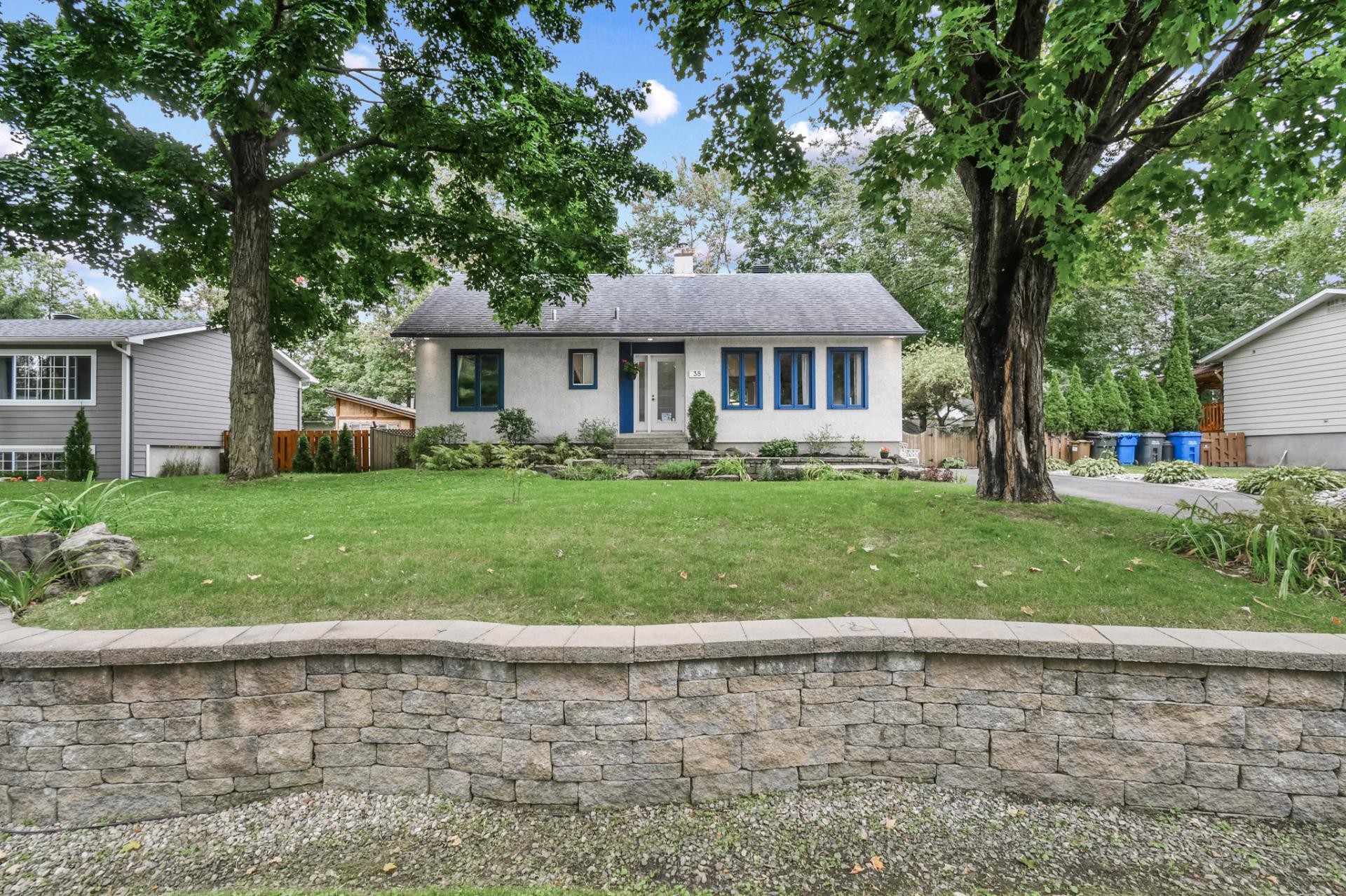 Façade - 38 Av. De Bruyères, Lorraine, QC