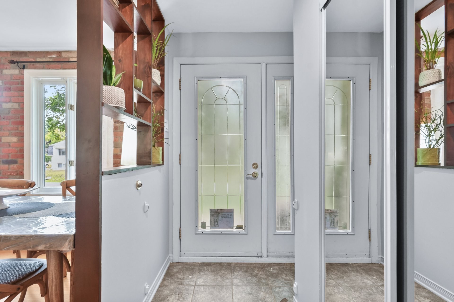 Hall d'entrée/Vestibule - 38 Av. De Bruyères, Lorraine, QC