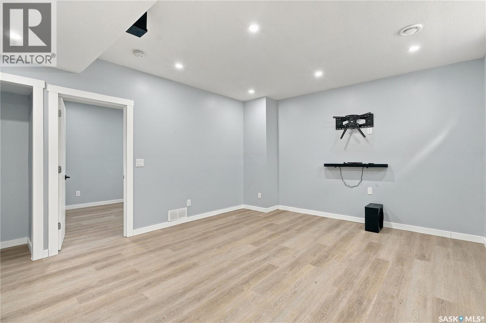 411 Hastings Crescent, Saskatoon, SK
