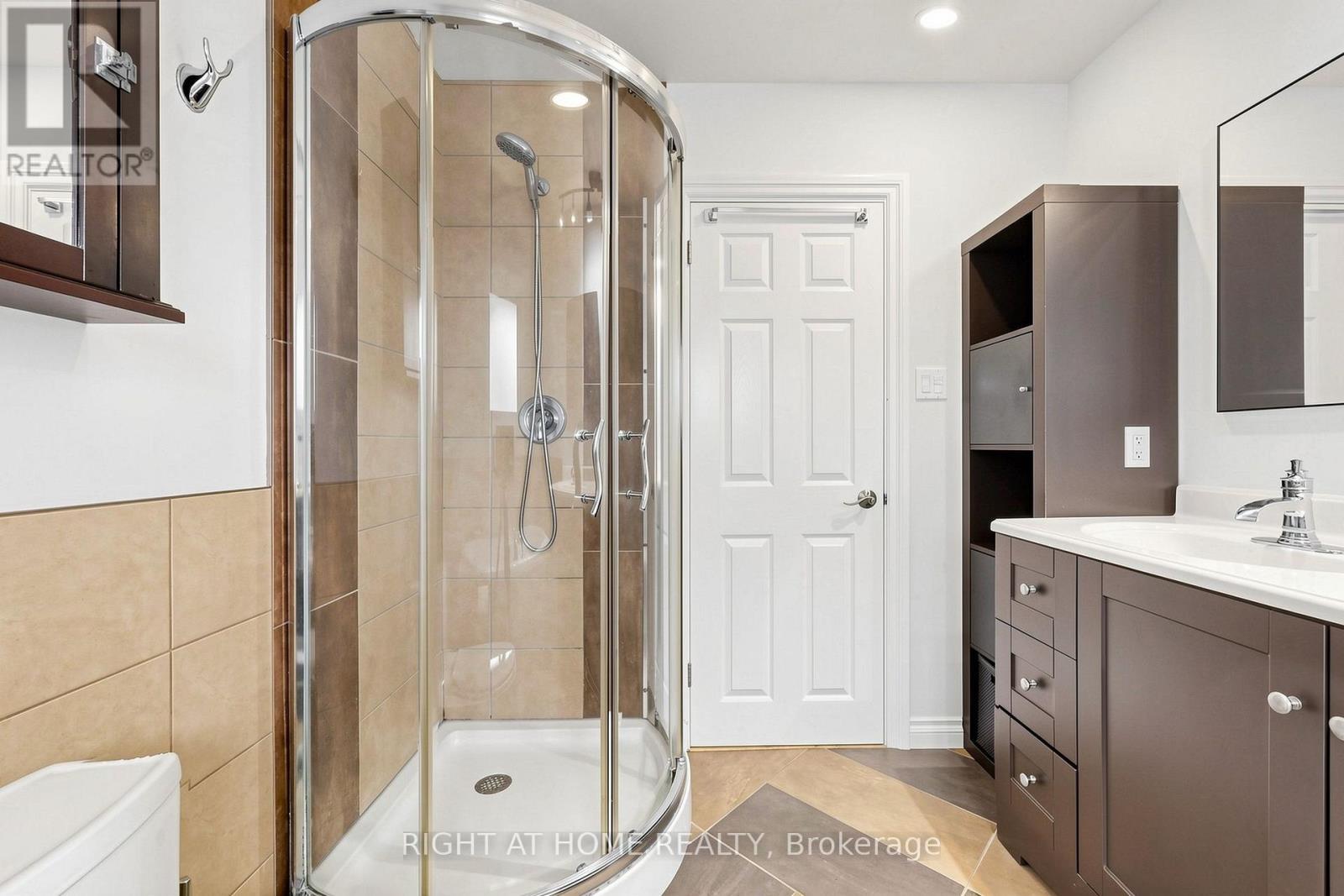 Main washroom double vanity, separate shower - 159 Meaford Drive, Waterloo, ON