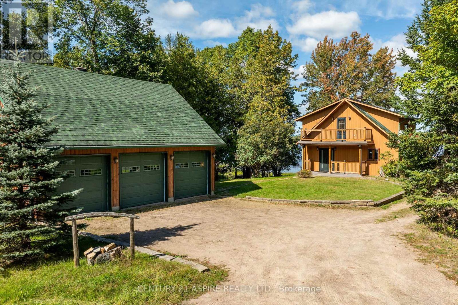 Triple detached garage. Heated and insulated - 800 Forest Park Road, Laurentian Valley, ON