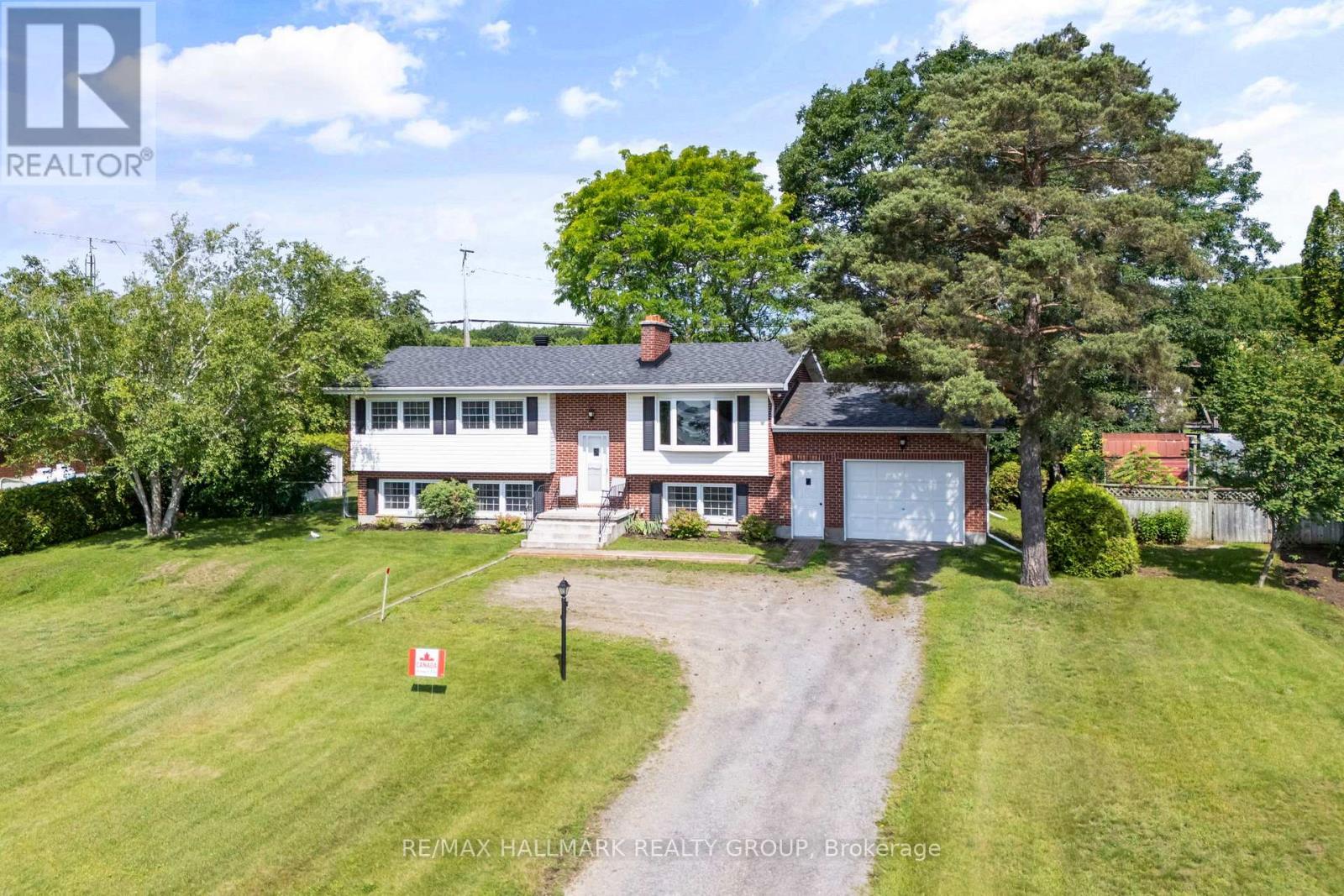22 St Lawrence Court, Augusta, ON