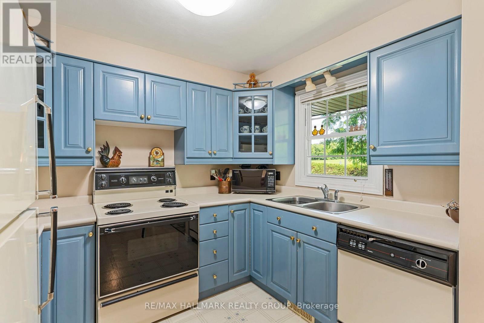 22 St Lawrence Court, Augusta, ON