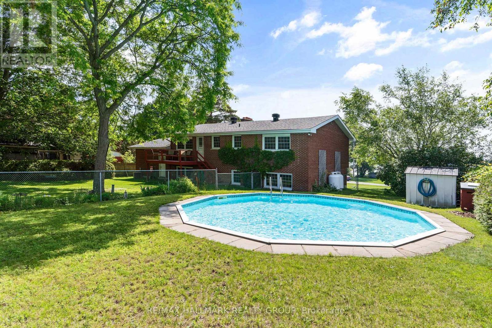 22 St Lawrence Court, Augusta, ON