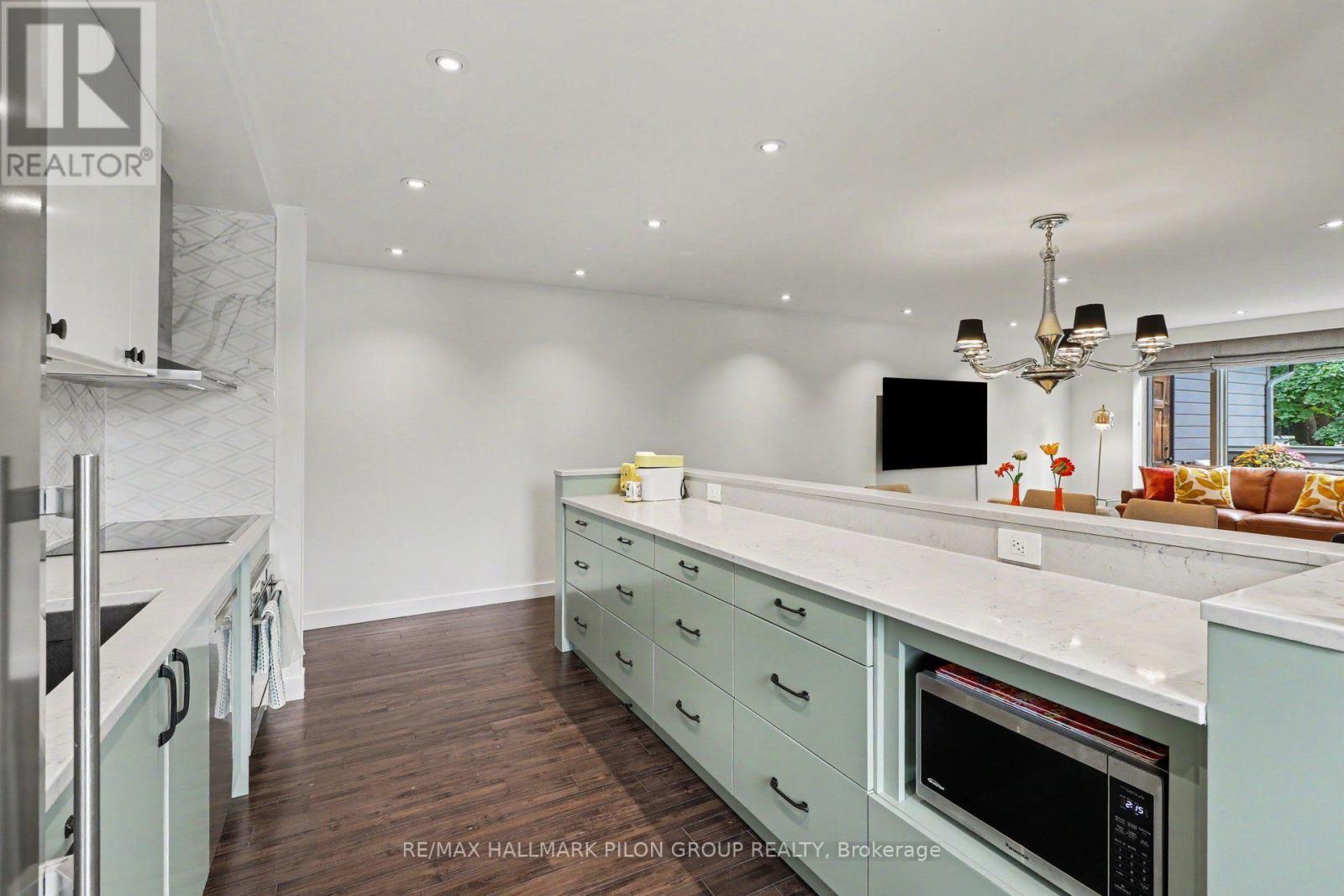 5 - 96 Frank Street, Ottawa, ON
