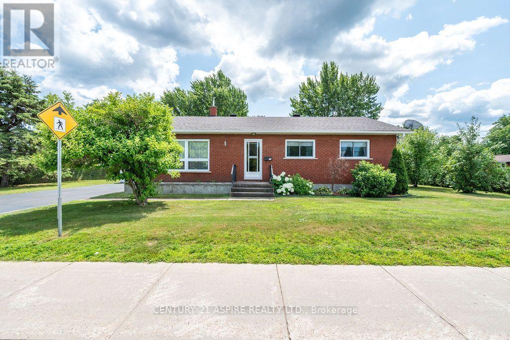 13 Herman Street, Petawawa, ON