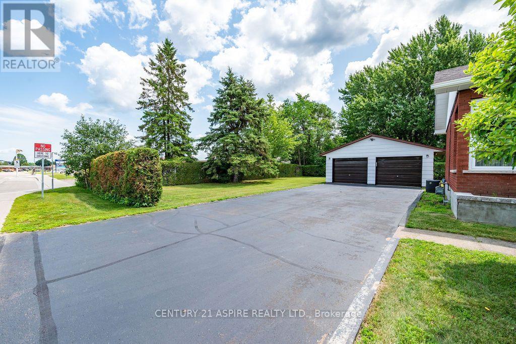 13 Herman Street, Petawawa, ON